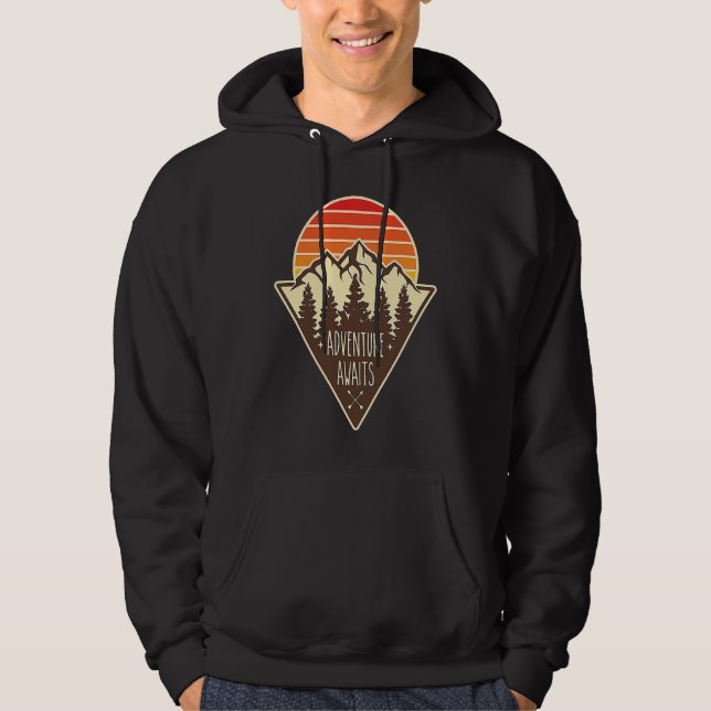 Sudadera Adventure Awaits, Outdoors Nature Hiking Graphic (Anverso)