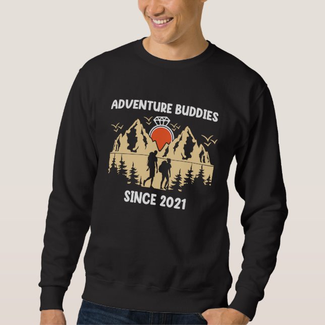 Sudadera Adventure Buddies Since 2021 Hiking Partner (Anverso)