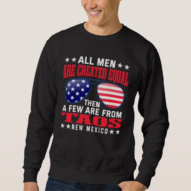 Sudadera All Men Are Created Equal Taos New Mexico  Patriot (Anverso)