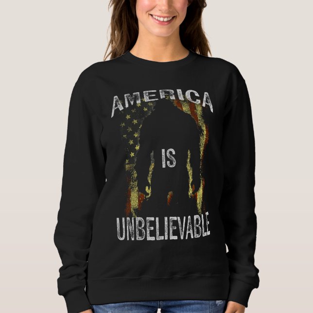 Sudadera America is Unbelievable American Flag Sasquatch 4t (Anverso)