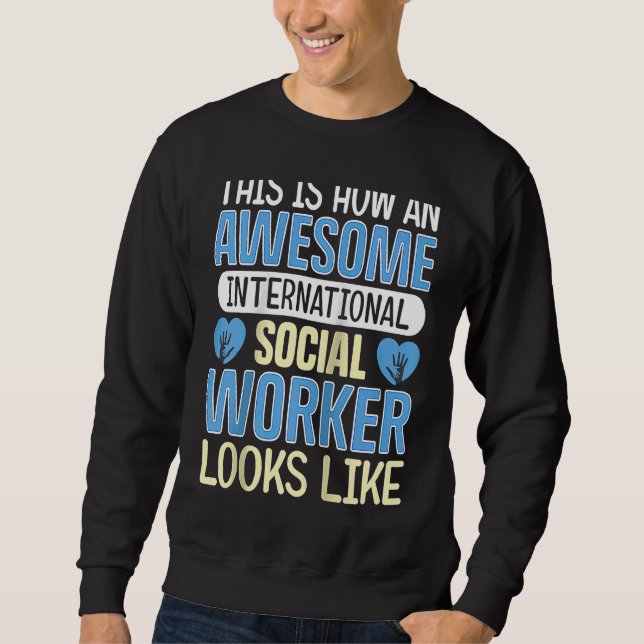 Sudadera An Awesome International Social Worker Looks Like  (Anverso)