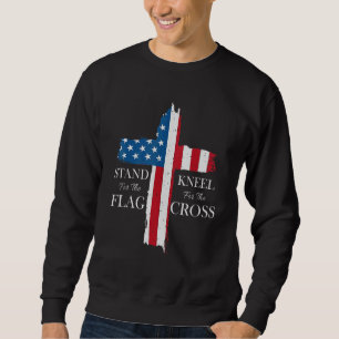 Sudadera Apoyar El Arrodillo De La Bandera Para La Cruz