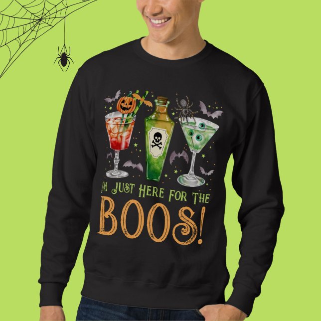 Sudadera Aquí para los cócteles de Boos Halloween (Here for the Boos Halloween Cocktails Sweatshirt)