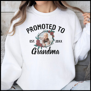 Sudadera Ascendido a Abuela Foto de Recién Nacido en Blanco