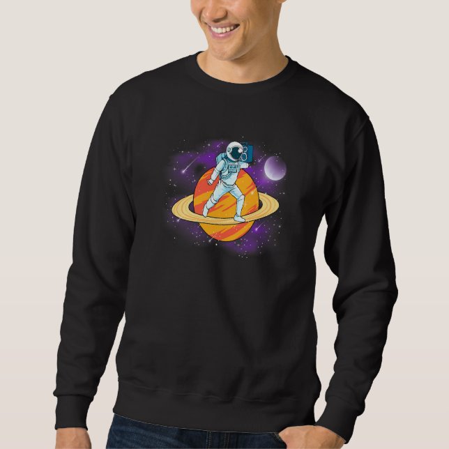 Sudadera Astronauta En El Espacio Sobre El Planeta Saturno  (Anverso)