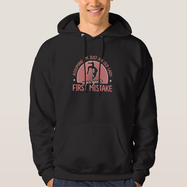 Sudadera Asumiendo que solo soy un error de la Primera Dama (Anverso)