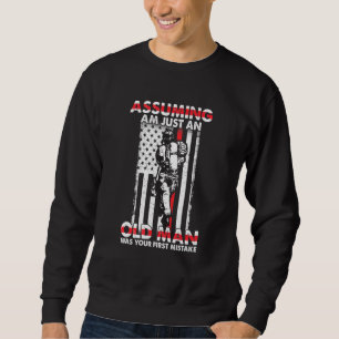 Sudadera Asumiendo Que Solo Soy Un Viejo Bombero Estadounid