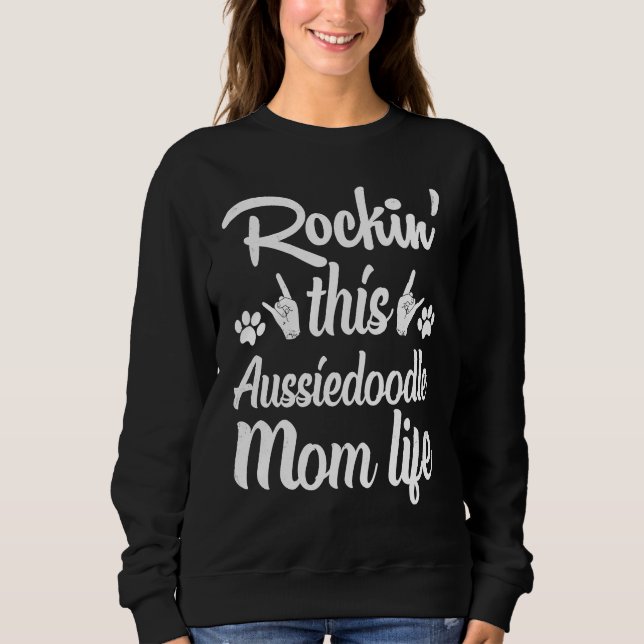 Sudadera Aussiedoodle Mom Rockin' This Dog Mom life Owner M (Anverso)
