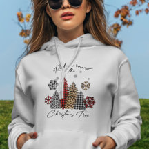 Balanceándose alrededor del árbol de Navidad a cua