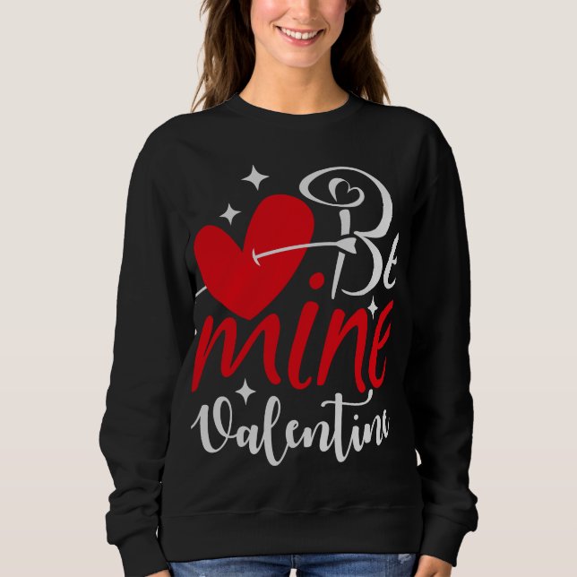Sudadera Be Mine Valentine Shirt – Romantic Heart Typograph (Anverso)