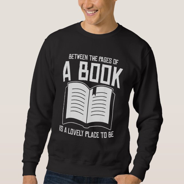 Sudadera Between The Pages Of A Book Lovely Place Bookworm  (Anverso)