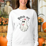 Sudadera Boo-zy Cosmopolitan Cocktail Funny Ghost Halloween<br><div class="desc">Un divertido y dulce dibujo fantasma con "BOO-zy" y un cóctel cosmopolita rosa en sus manos. El lindo y pequeño fantasma tiene una proa rosa en la cabeza para que coincida con la bebida por un toque de color extra, pero también se puede esconder el arco por completo (sólo se...</div>