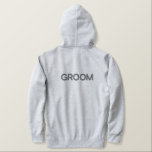 Sudadera Bordada Con Capucha Hoodie Groom para hombres<br><div class="desc">Para el Groom,  se muestra un capuchón de color gris de cuero para relajarse. El color gris bordea el texto en la parte delantera y trasera.</div>