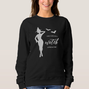 Sudadera Bruja femenina acercándose Silueta de bruja bonita