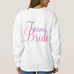 Sudadera Cake Sweatshirt de fiesta de boda de equipo<br><div class="desc">La sudadera presenta un ilustracion de marca original de una torta boda estratificada,  con una BRIDE EQUIPO en una fuente rosa y púrpura en el reverso.</div>