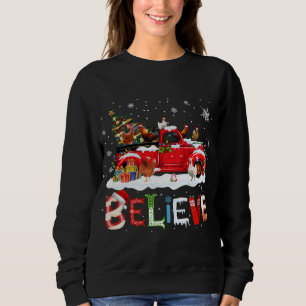 Sudadera Chicken montando camión rojo árbol de Navidad cree