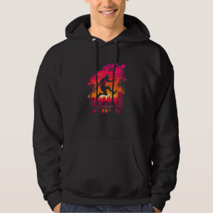 Sudadera Chico con estética retro haciendo parkour sobre el