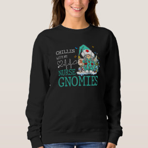 Sudadera Chillin Con Mi Enfermera Gnomies Chistmas Nursi