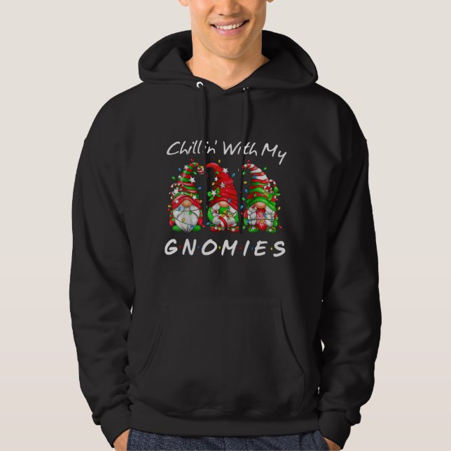Sudadera Chillin Con Mis Navidades De Gnomies (Anverso)