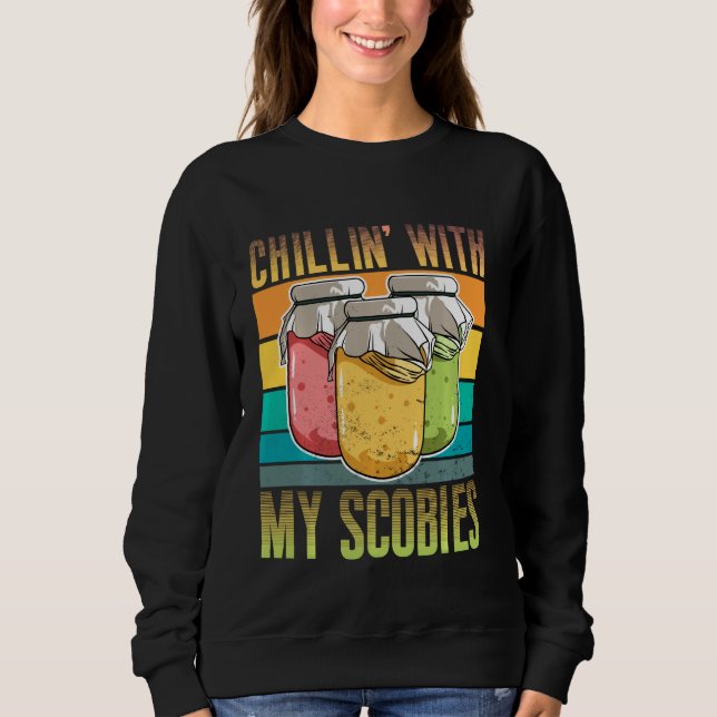Sudadera Chillin' Con Mis Scobies Lover Scoby Pun Funny Kom (Anverso)