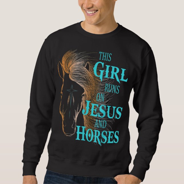 Sudadera Christian ESTE CHICA CORRE EN JESÚS Y HORSES (Anverso)