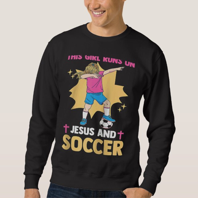 Sudadera Christian Soccer Player This Girl Runs On Jesus An (Anverso)