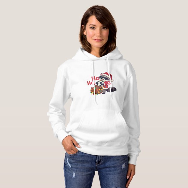 Sudadera Christmas raccoon stealing a soccer ball (Anverso completo)