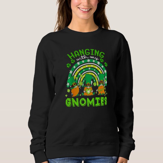 Sudadera Colgando Con Mis Gnomies Green Plaid Gnomes St Pat (Anverso)