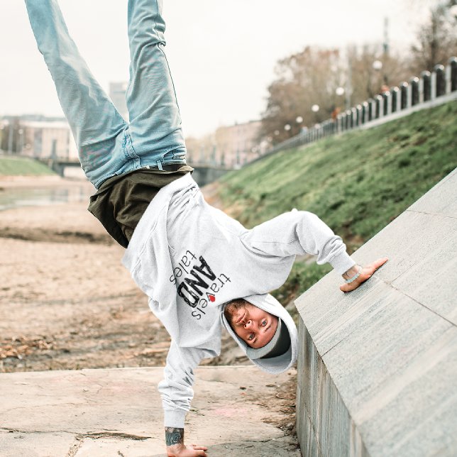 Sudadera con capucha Travels and Tales (Subido por el creador)