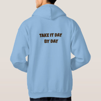 Sudadera con tipografía de 'Tómelo día a día' para
