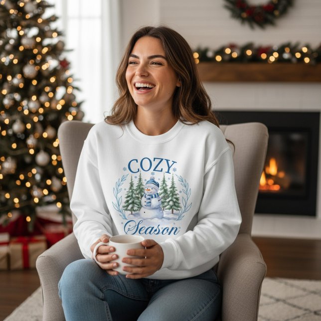 Sudadera Cozy Season Cute Snowman Winter Christmas Trees (Subido por el creador)