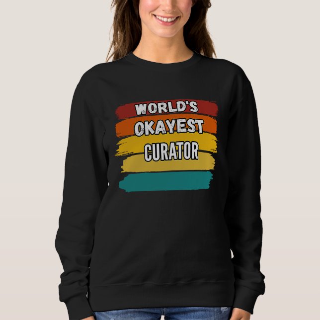 Sudadera Curator , World's Okayest Curator (Anverso)