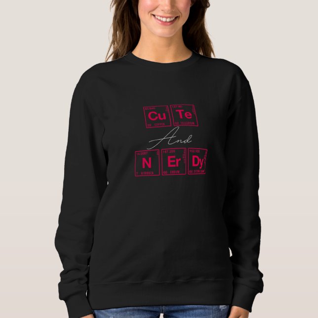 Sudadera Cuto Y Nerdy Escrito En Elementos Del Periódico (Anverso)