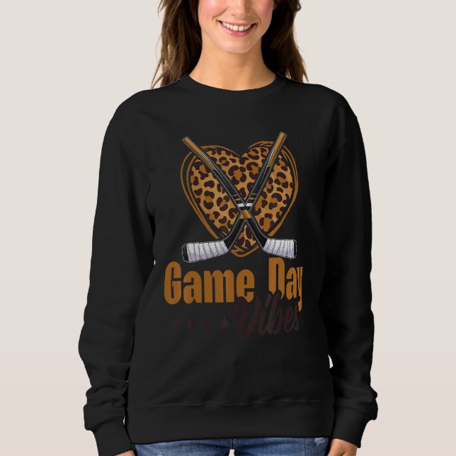 Sudadera Día del Juego Víbes Mujeres Mamá Corazón Leopardo  (Anverso)