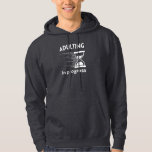 Sudadera Divertido Adulto 18th Birthday Gift idea Adulting<br><div class="desc">¿Estás luchando por encontrar el regalo perfecto para tu amigo o el cumpleaños 18 de tu ser querido? No hay más que fijarse en el hilarante diseño "Adulting in progress". Este diseño gracioso es perfecto para cualquiera que esté empezando su viaje a la edad adulta. Ya sea que se vayan...</div>