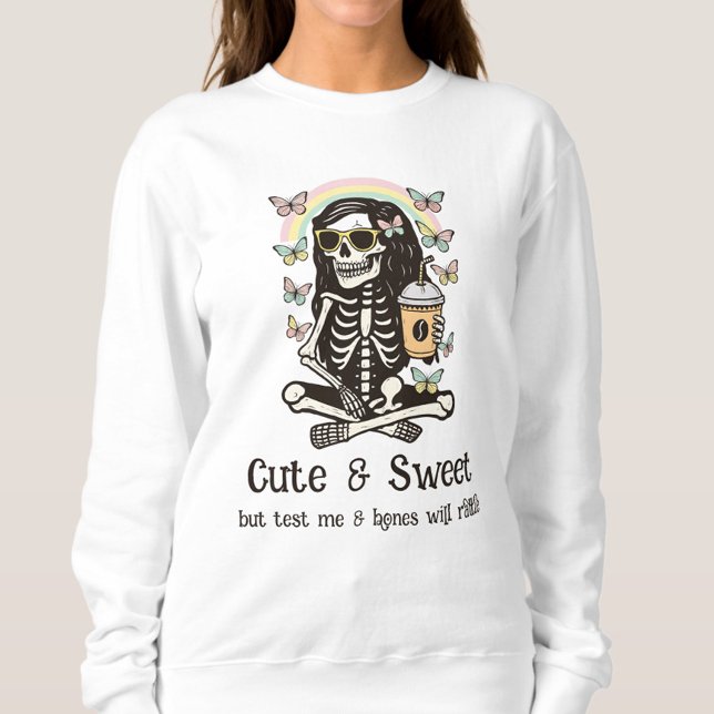 Sudadera Diviértete Cute Dulce Halloween  (Cute, spooky, and sassy—your go-to Halloween hoodie for fall chills and bold vibes)