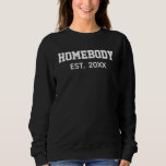 Sudadera Dulce B&W Funny De Año Funny<br><div class="desc">Sea acogedor y elegante con este "Homebody Est". ¡[Año]" sudadera femenina! Con una tipografía blanca atrevida y minimalista, este moderno diseño es perfecto para todo aquel que ame descansar en casa cómodamente. Personalízalo con tu año establecido o cita personalizado para crear un regalo único y atento para los orgullosos cuerpos....</div>
