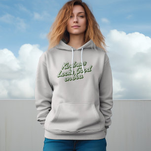 Sudadera El verde suave en la KINDNESS blanca se ve bien ca