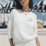 Sudadera Elegante Club Bach Blanco Bachelorette Sweatshirt<br><div class="desc">Cómodo, clásico y sin esfuerzo genial — este suéter blanco presenta un refinado escudo "Bach Club", perfecto para un fin de semana de soltera con temática de club campestre. Ideal para días de viaje, para descansar junto a la piscina o para descansar con mimosas. Totalmente editable: personaliza el nombre, la...</div>