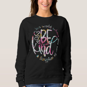 Sudadera En Un Mundo Donde Puedes Ser Algo Amable