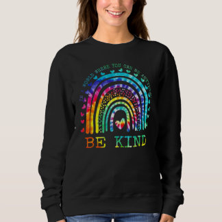 Sudadera En un mundo donde puedes ser cualquier cosa, sé am