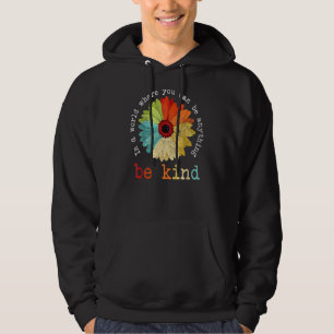 Sudadera En Un Mundo Donde Puedes Ser Cualquier Cosa Sé Ama