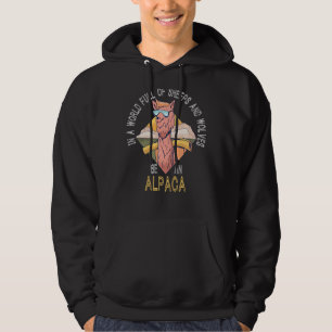 Sudadera En Un Mundo Lleno De Ovejas Y Lobos Sea Una Alpaca