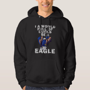 Sudadera En Un Mundo Lleno De Patos Sé Un Águila Patriótico