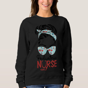 Sudadera Enfermera pediátrica Messy Bun Love Heart Stethosc