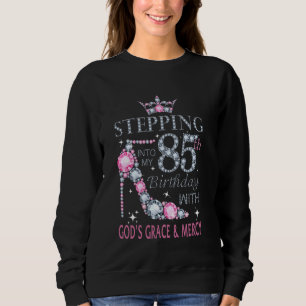 Sudadera Entrando en mi cumpleaños 85 con la gracia y