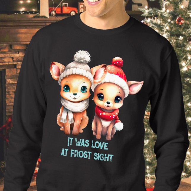 Sudadera Era amor a la vista previa Navidades de Cute Deer (It was love at frost sight funny Christmas sweatshirt with cute deer in hats)