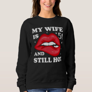 Sudadera Es gracioso que mi esposa tenga 51 años y aún esté
