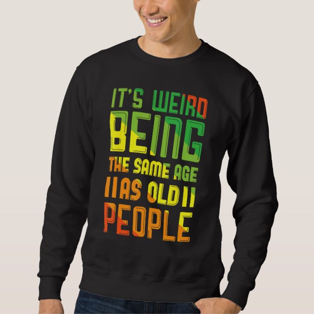 Sudadera Es Raro Ser De La Misma Edad Que Los Mayores. (Anverso)