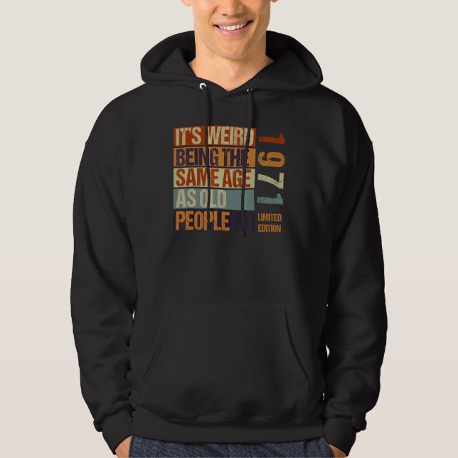 Sudadera Es raro ser de la misma edad que nacen los anciano (Anverso)